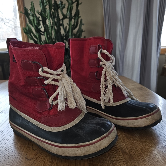 Sorel womens 7. Missing inside liner and original laces. - Picture 5 of 10